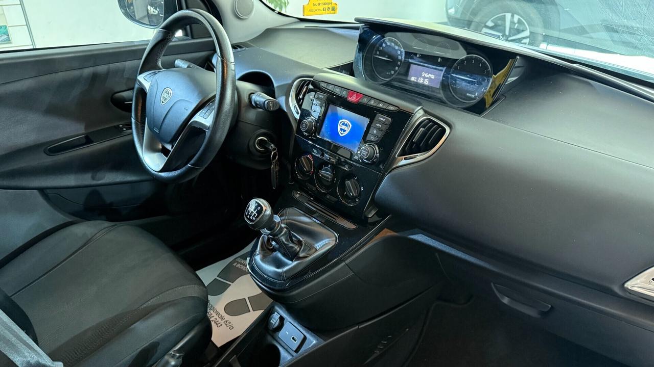 Lancia Ypsilon 1.0 FireFly 5 porte S&S Hybrid Ecochic Gold