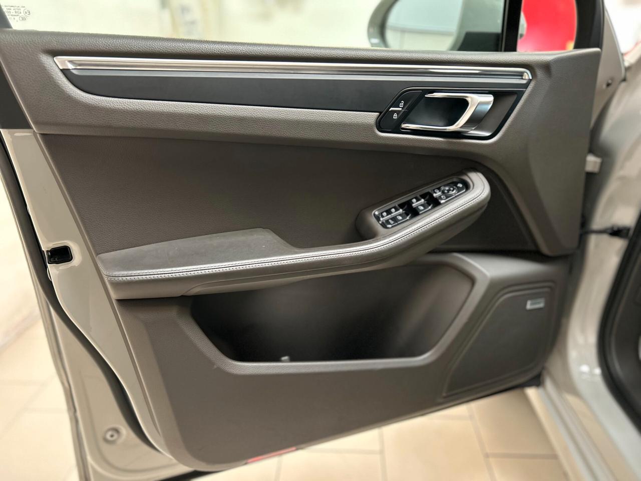 Porsche Macan 2.0 245cv pdk-Dettagli in Descrizione