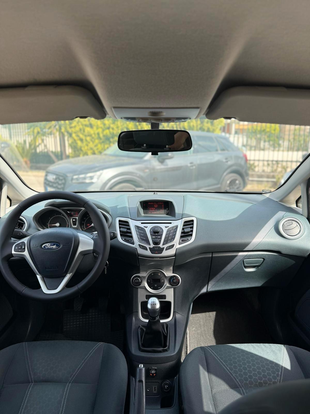 Ford Fiesta Titanium 5 porte benzina/gpl