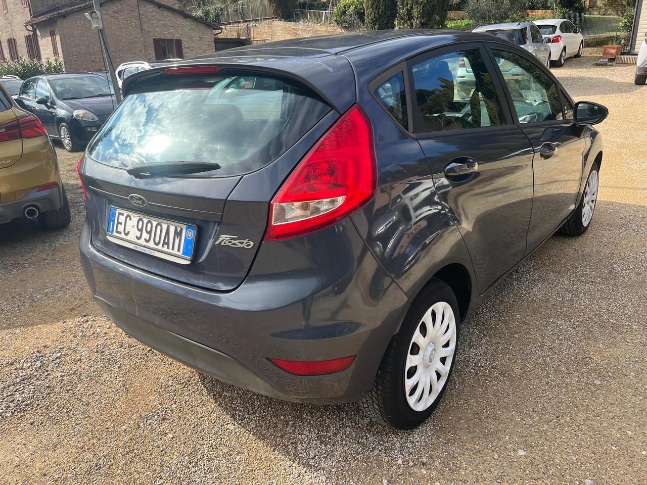 Ford Fiesta 1.2 Benzina - Neopatentati