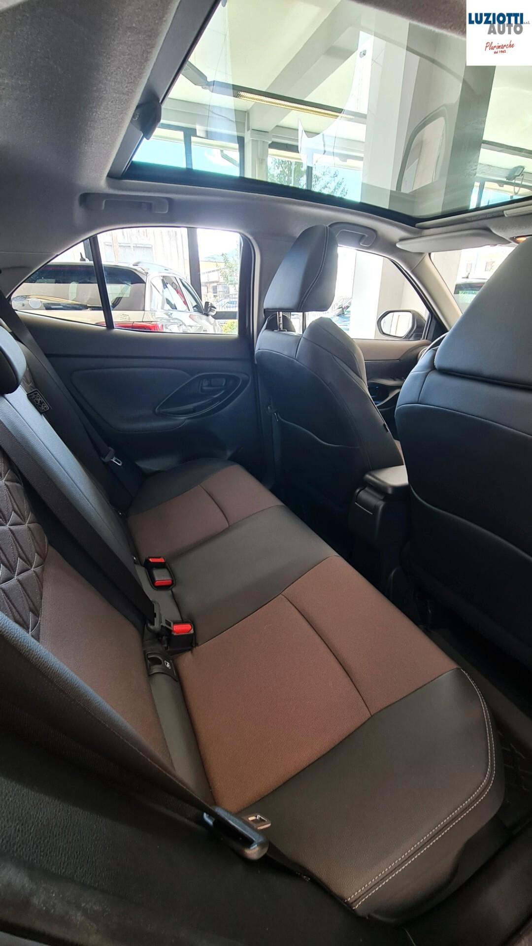 Toyota Yaris Cross 1.5 HYBRID 4WD LOUNGE