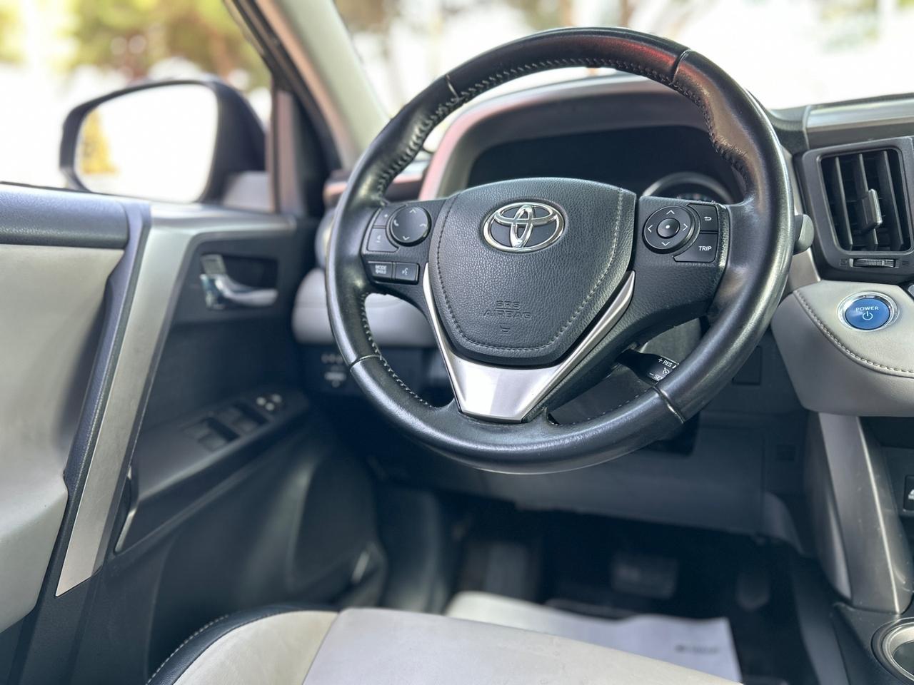 Toyota RAV4 2.5 Hybrid 2WD*NAVI*PELLE*RETROCAMERA*