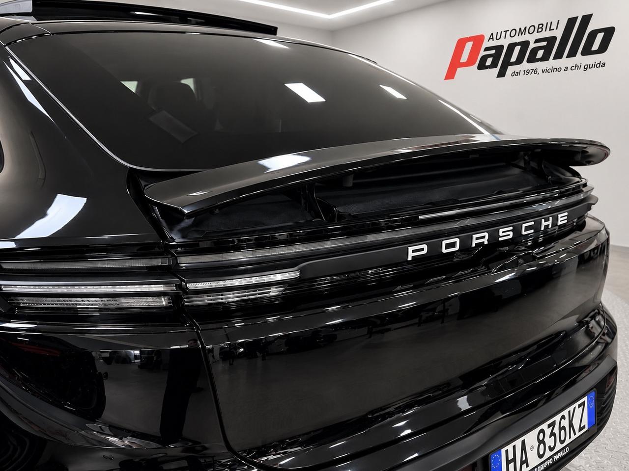 Porsche Macan EV 4