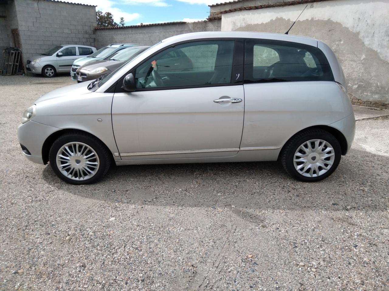 Lancia Ypsilon 1.3 MJT 75 CV Platinum x neopatentati