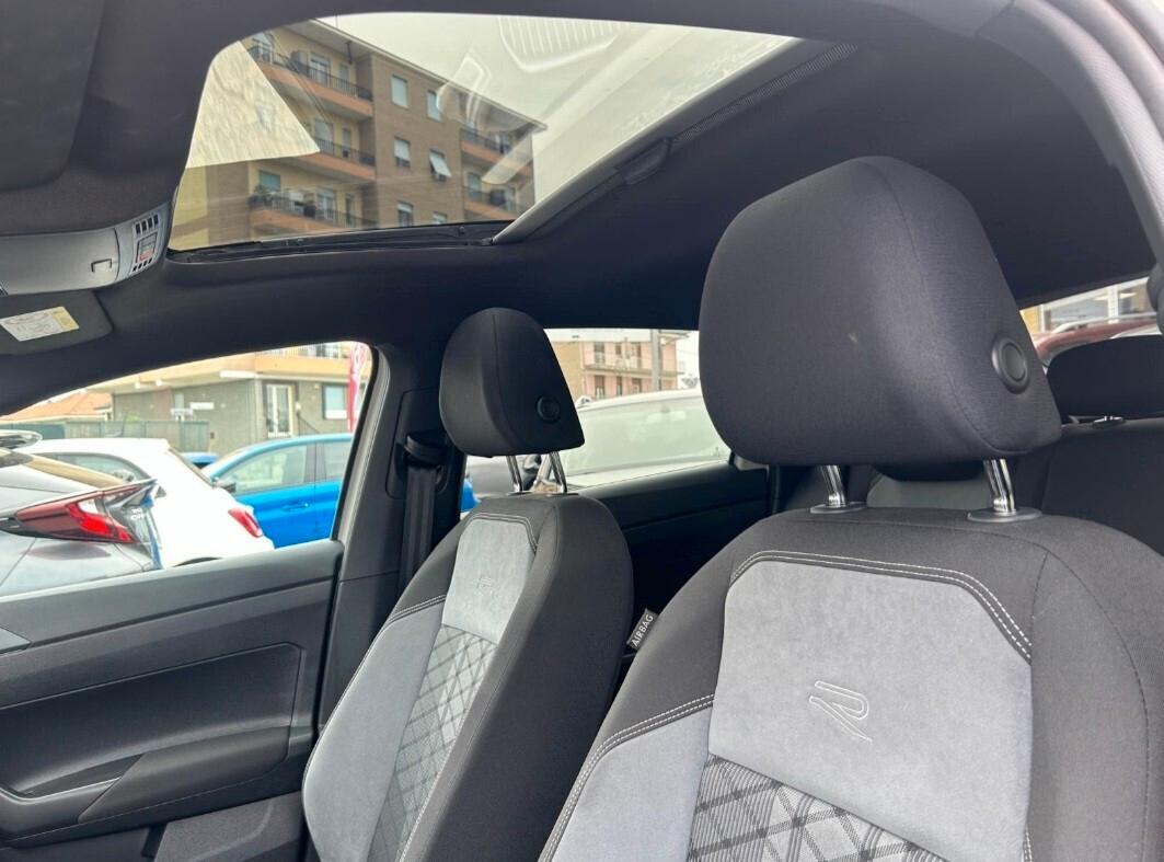 Volkswagen Taigo 1.0 TSI 110 CV R-Line TETTO