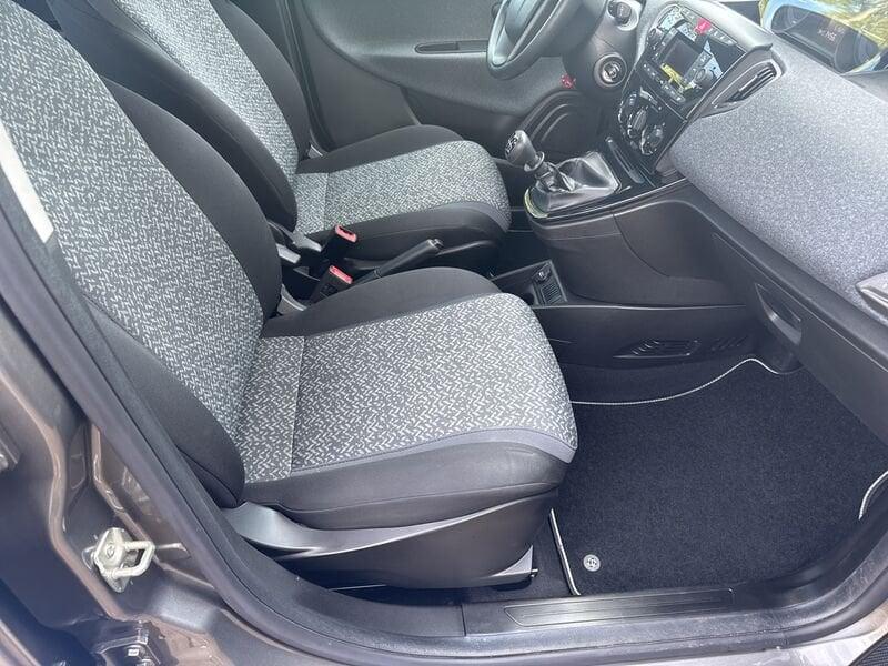 Lancia Ypsilon Ypsilon 1.0 FireFly 5 porte S&S Hybrid Silver