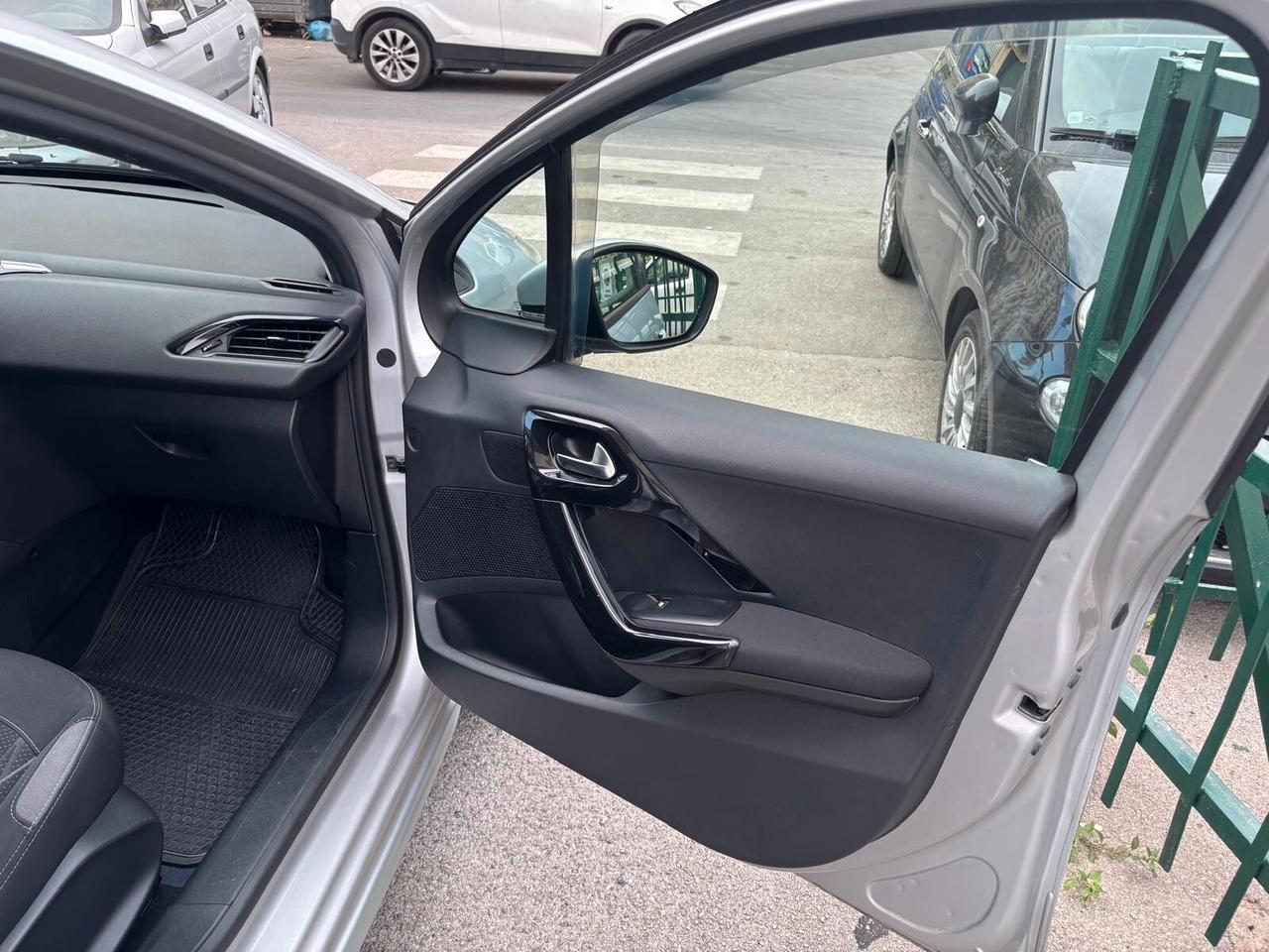 Peugeot 208 1.2 VTi 82 CV 5 porte Allure