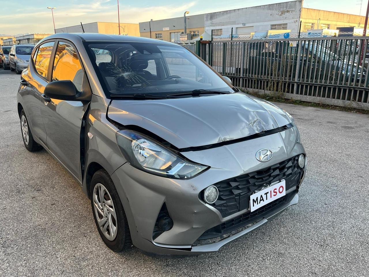 Pacchetto 2 auto incidentate : AYGO X - Hyundai I10