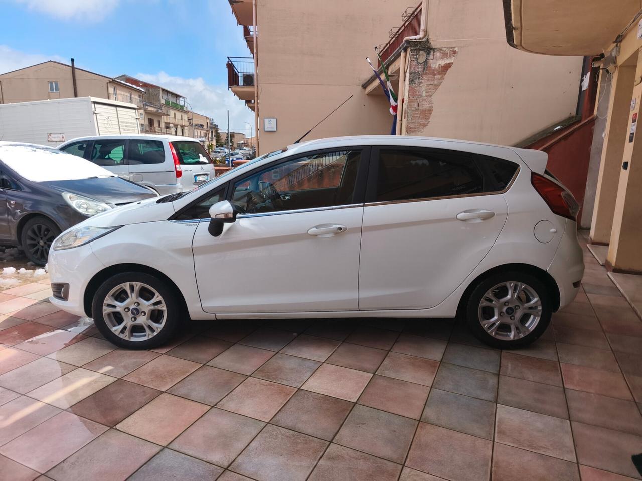 Ford Fiesta 1.5 tdci 75 CV 5 porte
