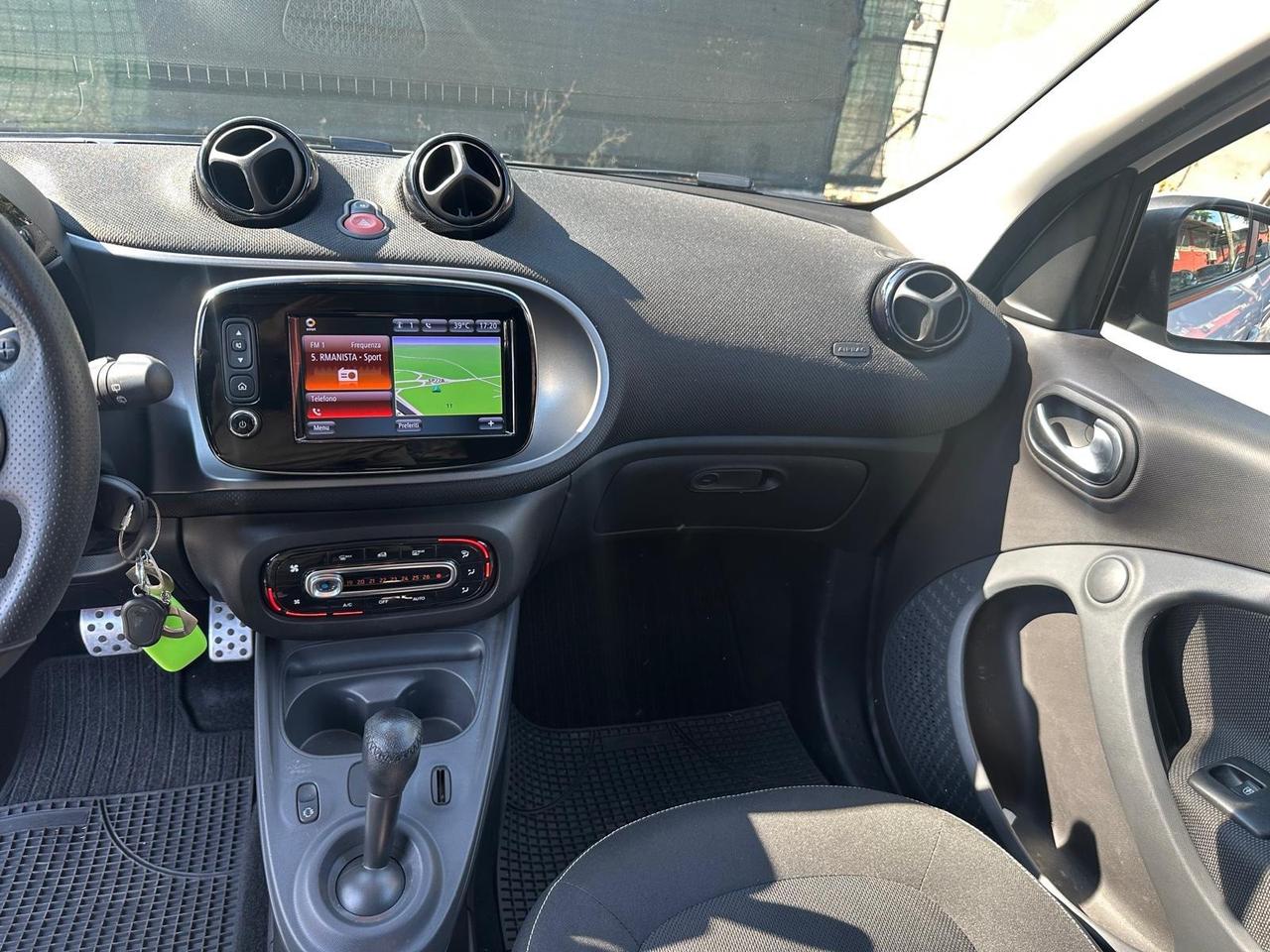 Smart ForFour 90 0.9 Turbo twinamic Superpassion LED *PROMO*