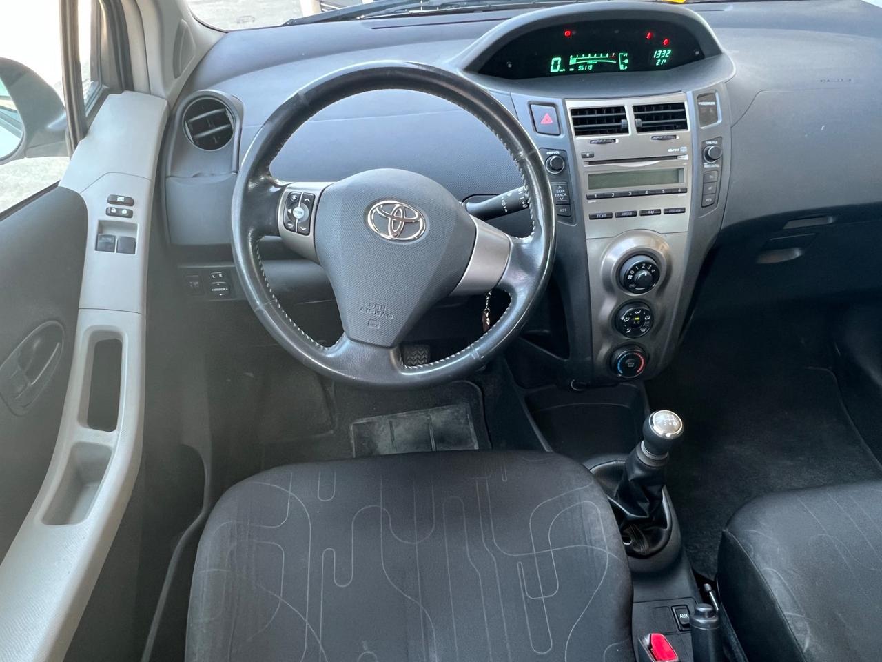 Toyota Yaris 1.0 5 porte Luxury pack FINANZIABILE