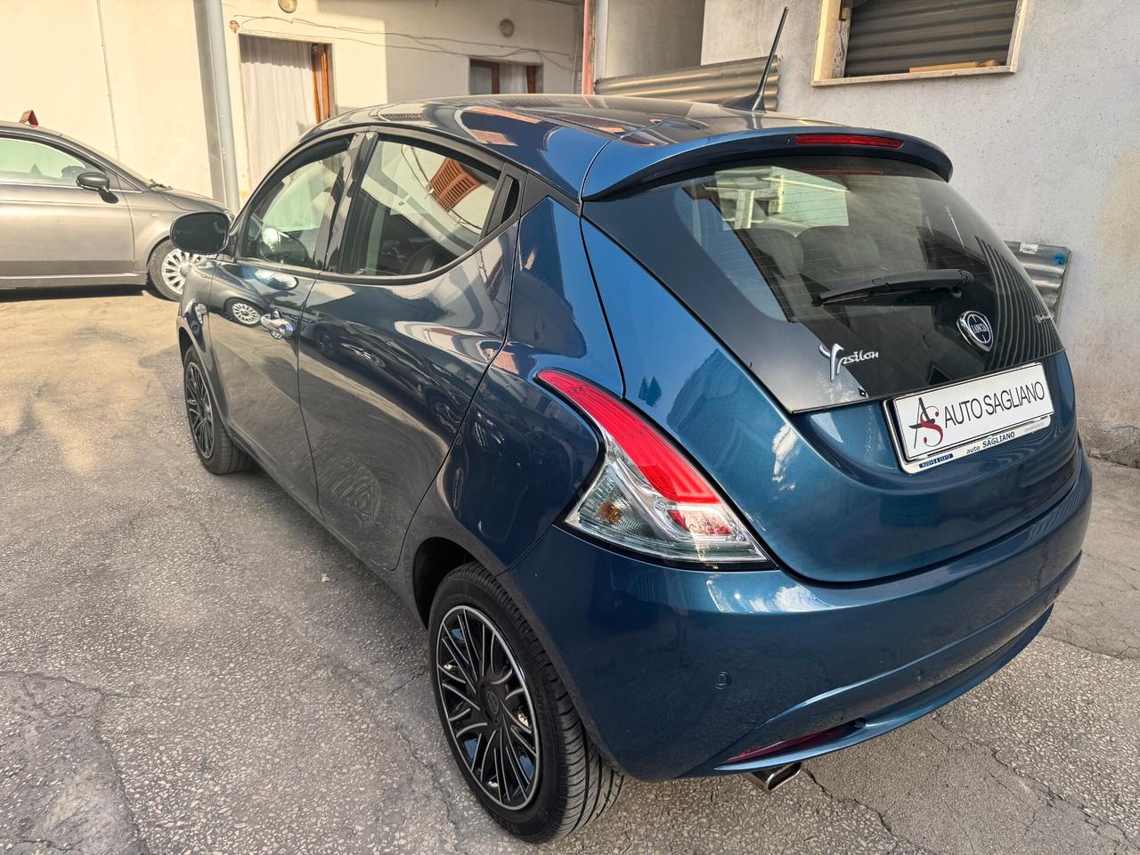 Lancia Ypsilon 1.0 FireFly 5 porte S&S Hybrid Gold