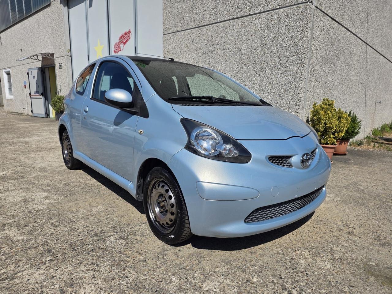 Toyota Aygo 1.0 12V VVT-i 3 p. Neopatentati