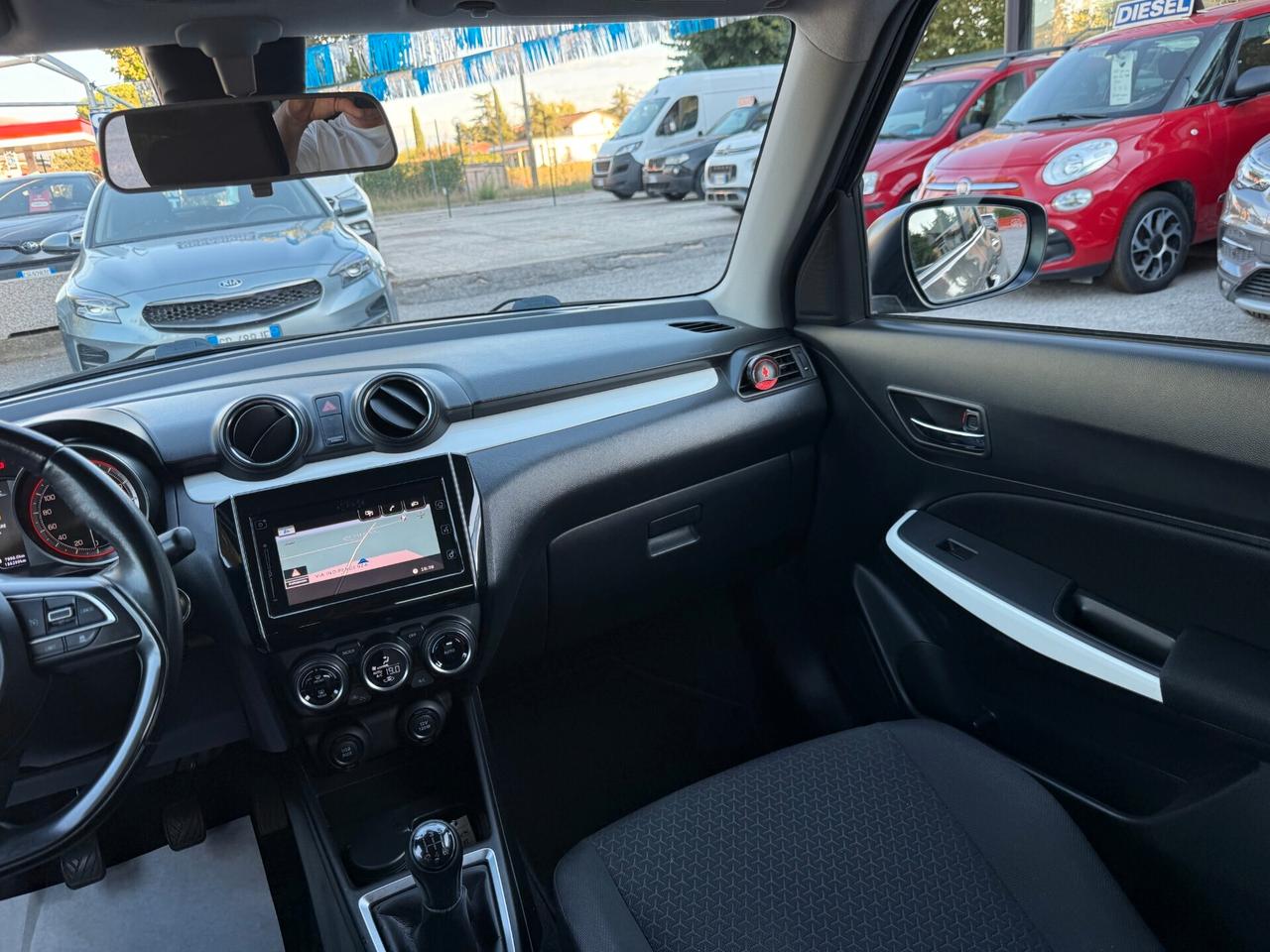 "UNA CHICCA" Suzuki Swift 1.2 Hybrid Top + GPL