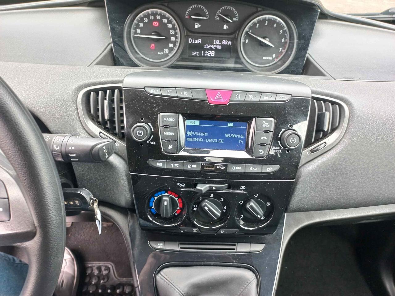 Lancia Ypsilon 1.0 FireFly 5 porte S&S Hybrid Ecochic Silver