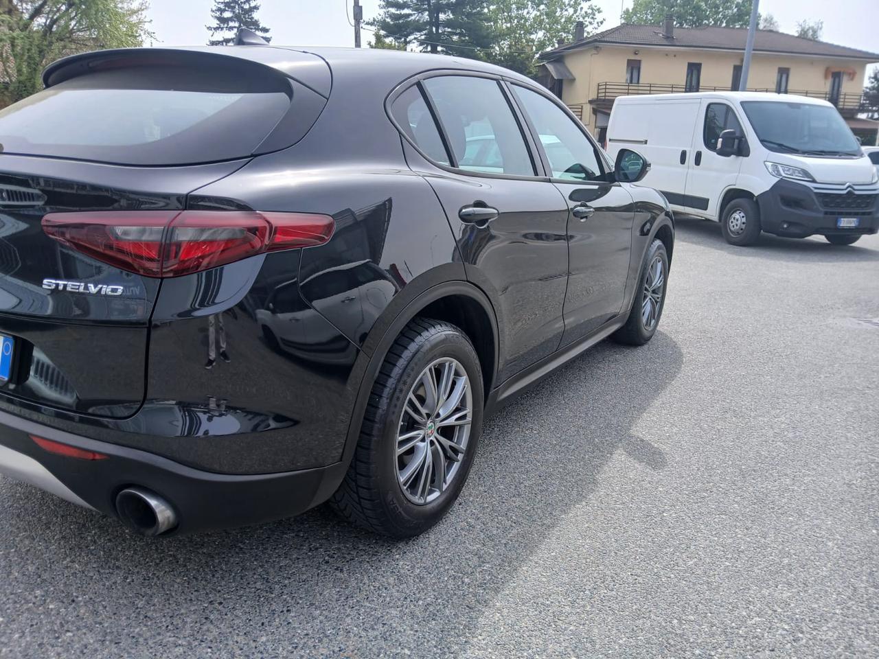 Alfa Romeo Stelvio 2.0 t executive q4 200cv auto vettura in arrivo