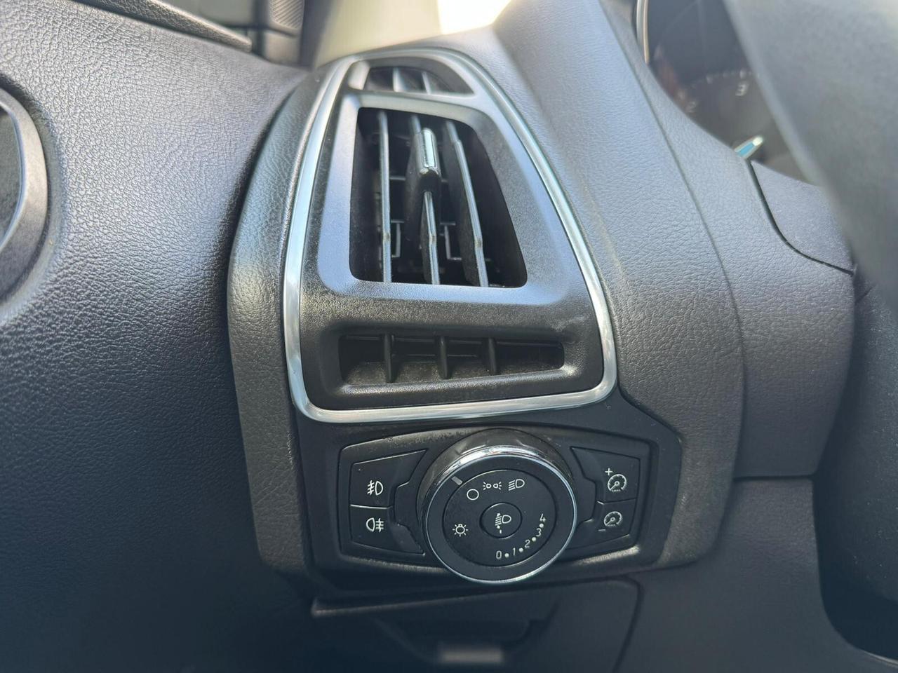 Ford Focus 1.6 TDCi 115 CV Berlina Titanium