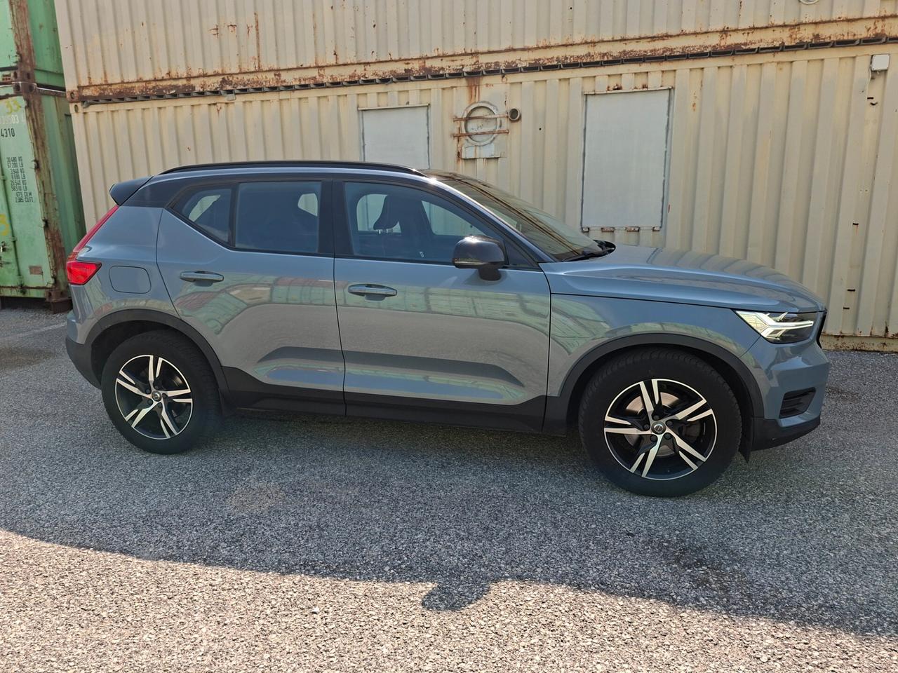 Volvo XC40 2.0 tdi 190cv r Design tetto