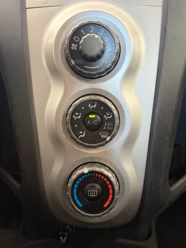 TOYOTA Yaris 1.0 5 porte Sol