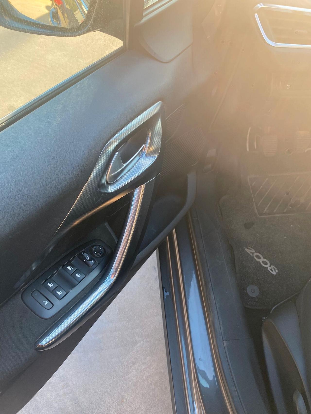 Peugeot 2008 BlueHDi 100 Black Matt