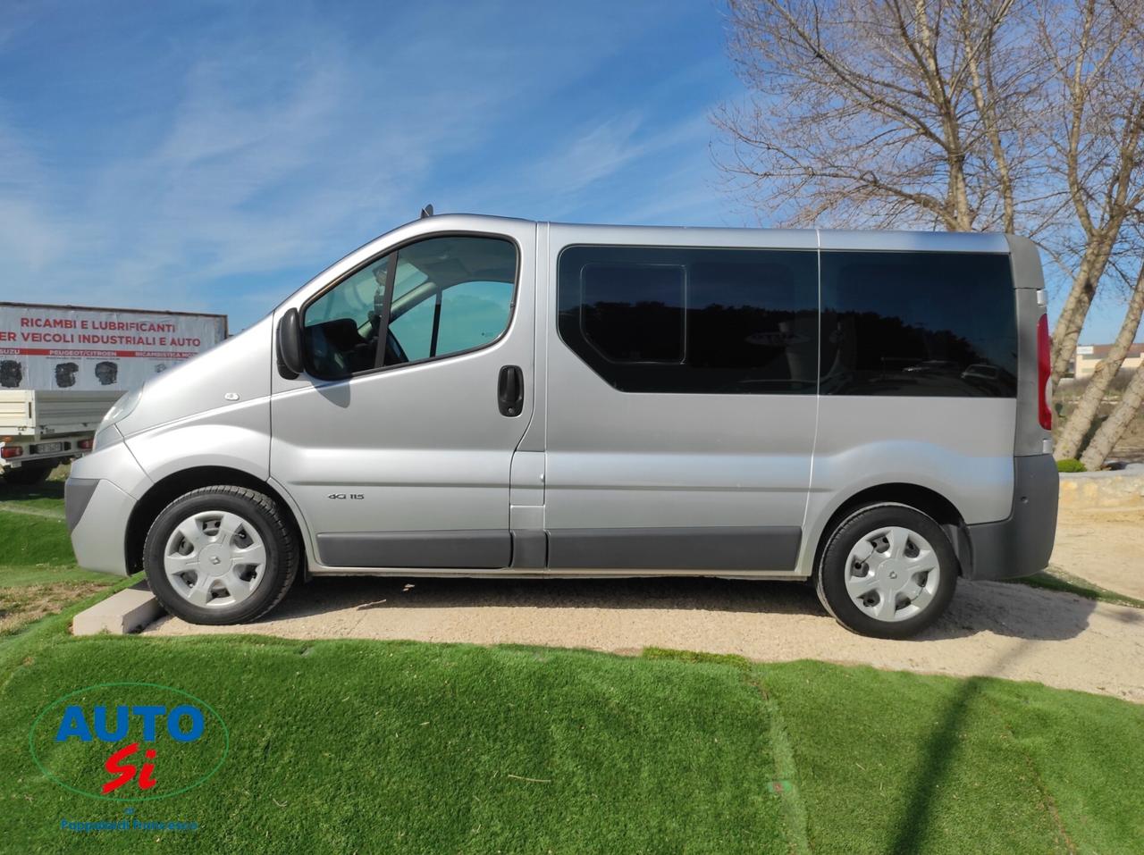 Renault Trafic 2.0 dCi - 115cv 9 POSTI