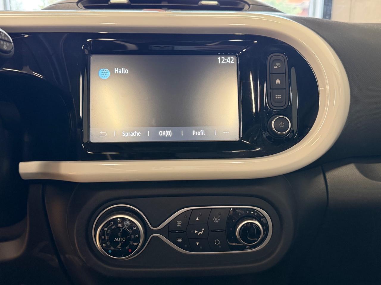 Renault Twingo INTENS FALTDACH LED NAVI PELLE