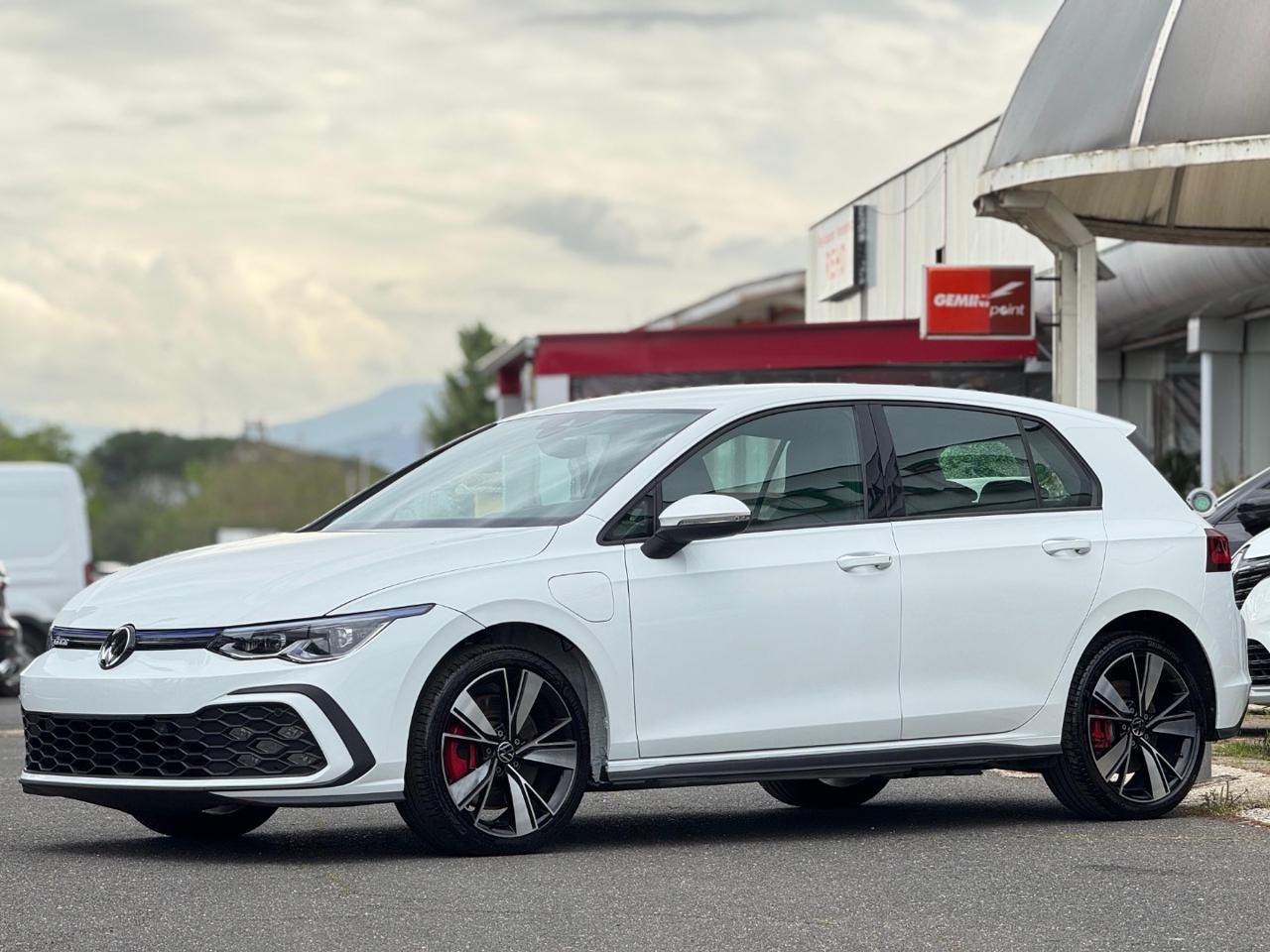 VOLKSWAGEN Golf GTE 245cv Finanziabile