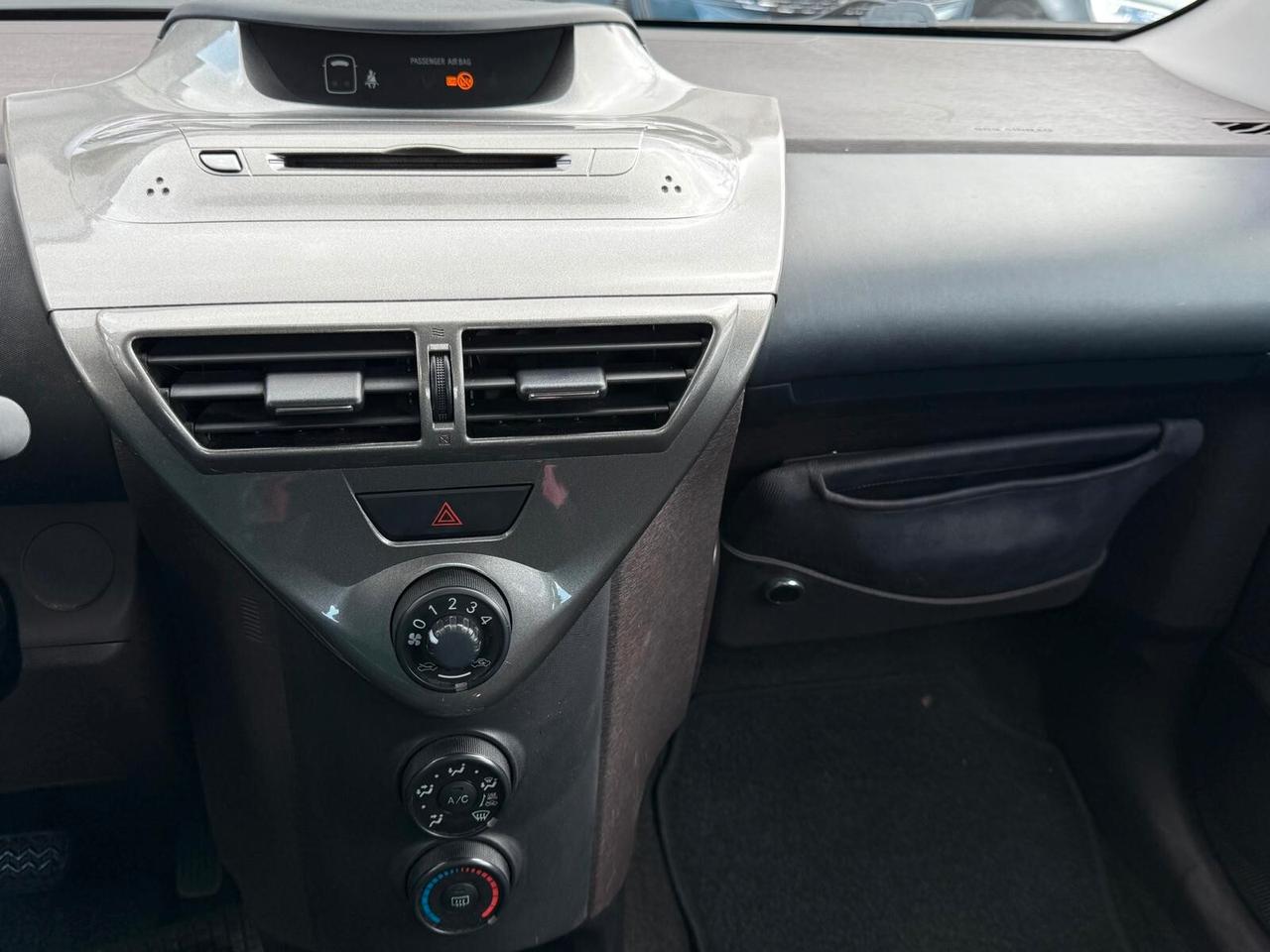 TOYOTA iQ 1.0 68CV AUTOMATICA 120000KM