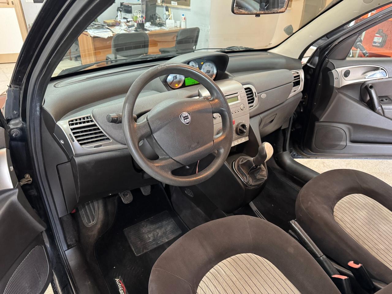 Lancia Ypsilon 1.3 MJT 90 CV Platino OK NEOPATENTATI