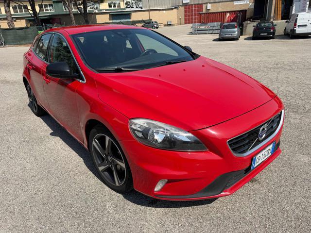 VOLVO V40 D2 R-design Momentum senza nessun lavoro da fare