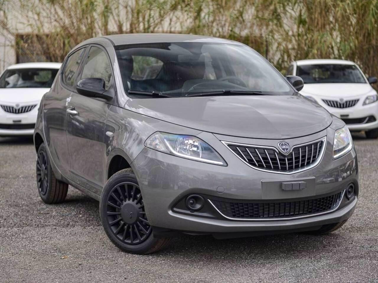 LANCIA Ypsilon III 2021 - Ypsilon 1.0 firefly hybrid Silver s&s 70cv