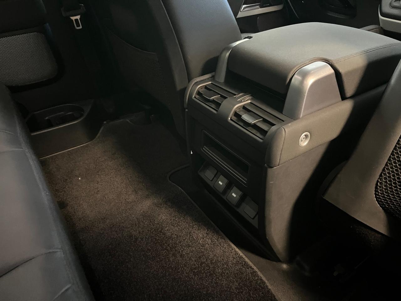 Land Rover Defender 90 3.0D I6 200 CV AWD Auto X-Dynamic SE