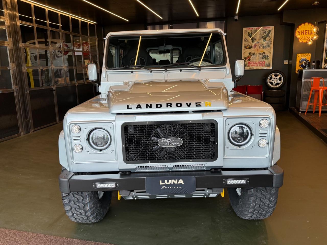 Land Rover Defender 110 2.4 TD4 Station Wagon SE