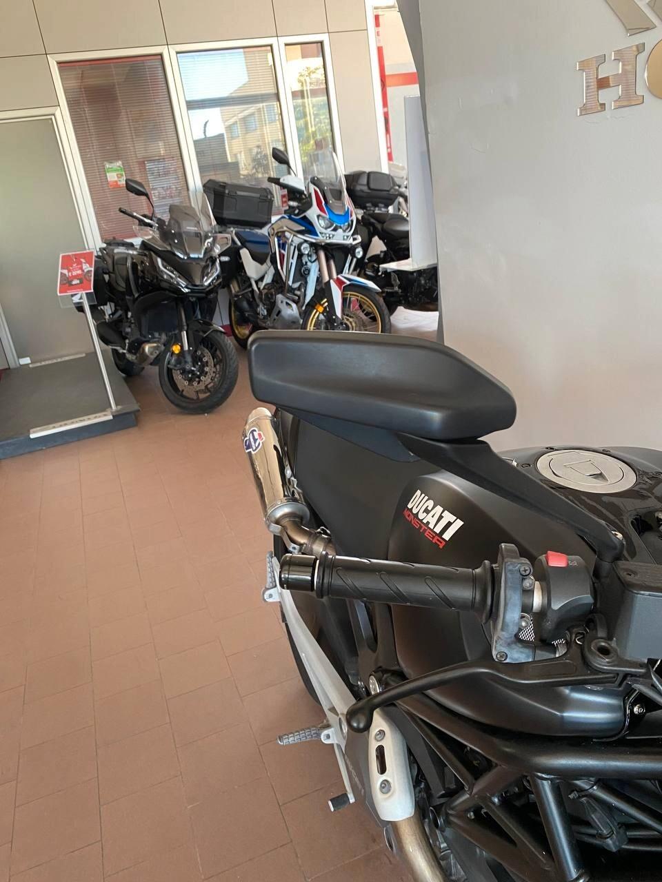 Ducati Monster 696