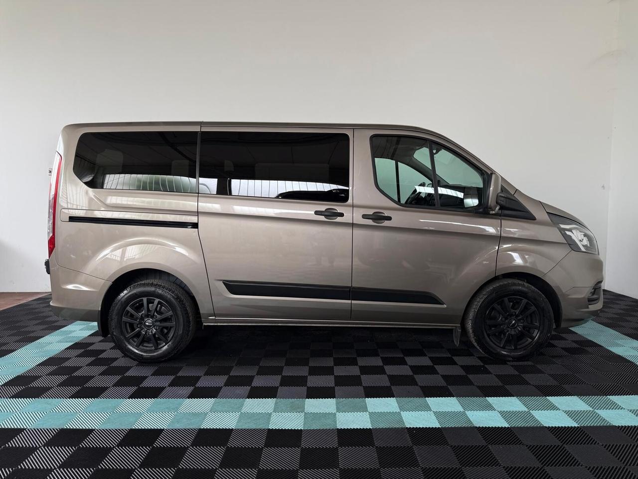 Ford Tourneo Custom 310 2.0 TDCi 130CV PC Titanium 9 POSTI