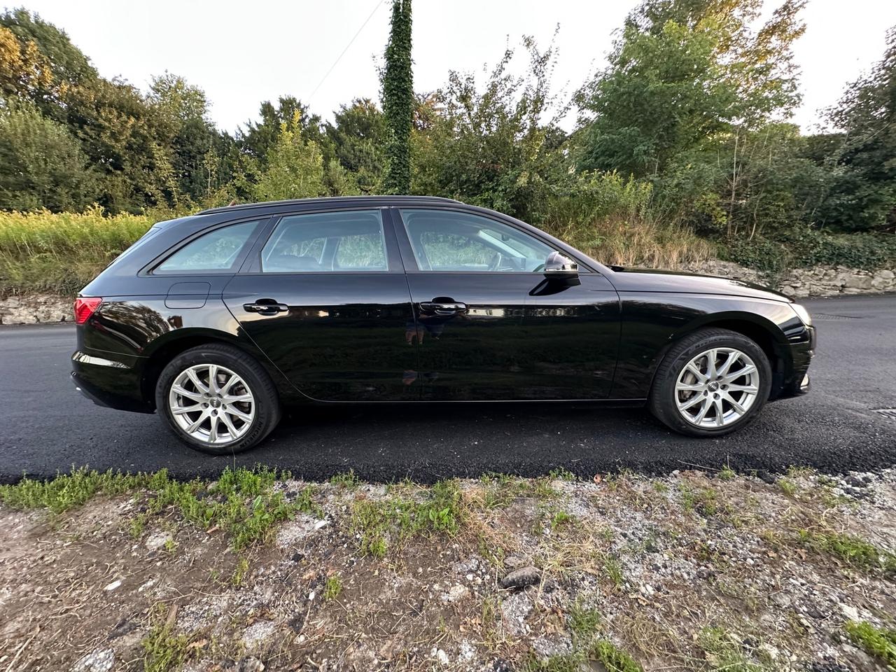 Audi A4 Avant 40 TDI quattro S tronic Business Advanced