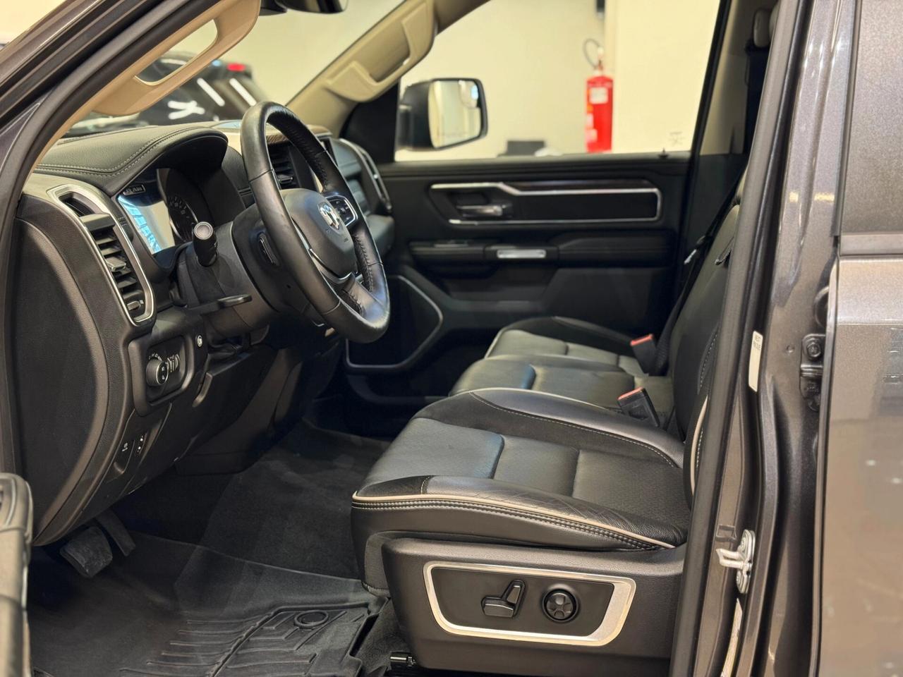 Dodge RAM 1500 5.7 LARAMIE CAB 4WD 395CV auto