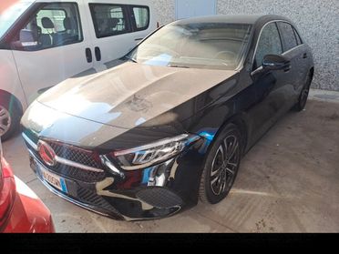 MERCEDES-BENZ A 180D NEW 115CV AUTOMATIC BUSINESS EXTRA ( FARI LED - CRUISE - PELLE - NAVI PREMIUM - MIRROR - PARK ASSIST - TELECAMERA POST. - CERCHI 17 )