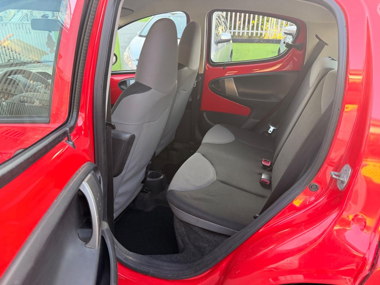 Peugeot 107 1.0 68CV 5p. SUPERGA 2014