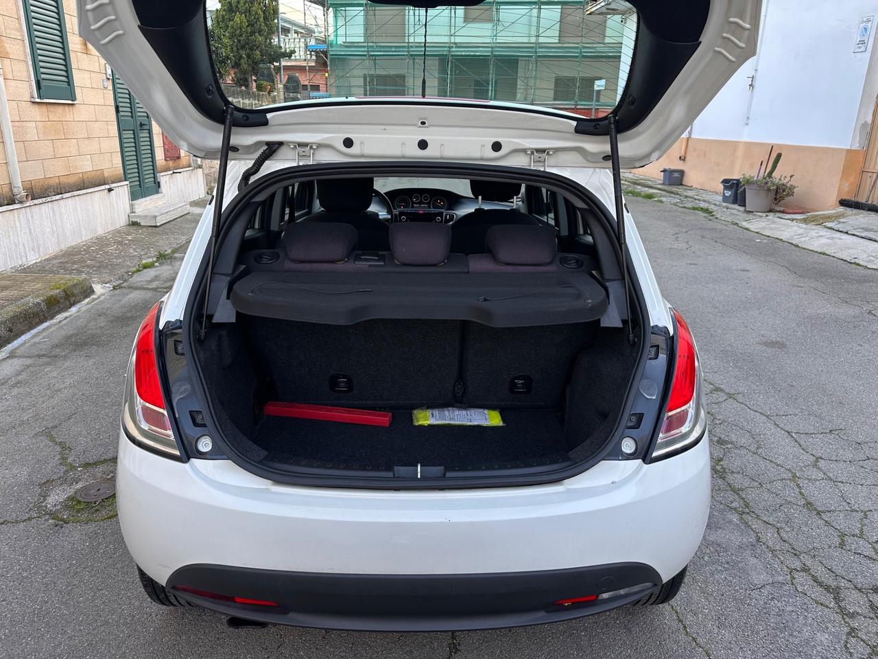 Lancia Ypsilon 1.2 69 CV 5 porte Silver