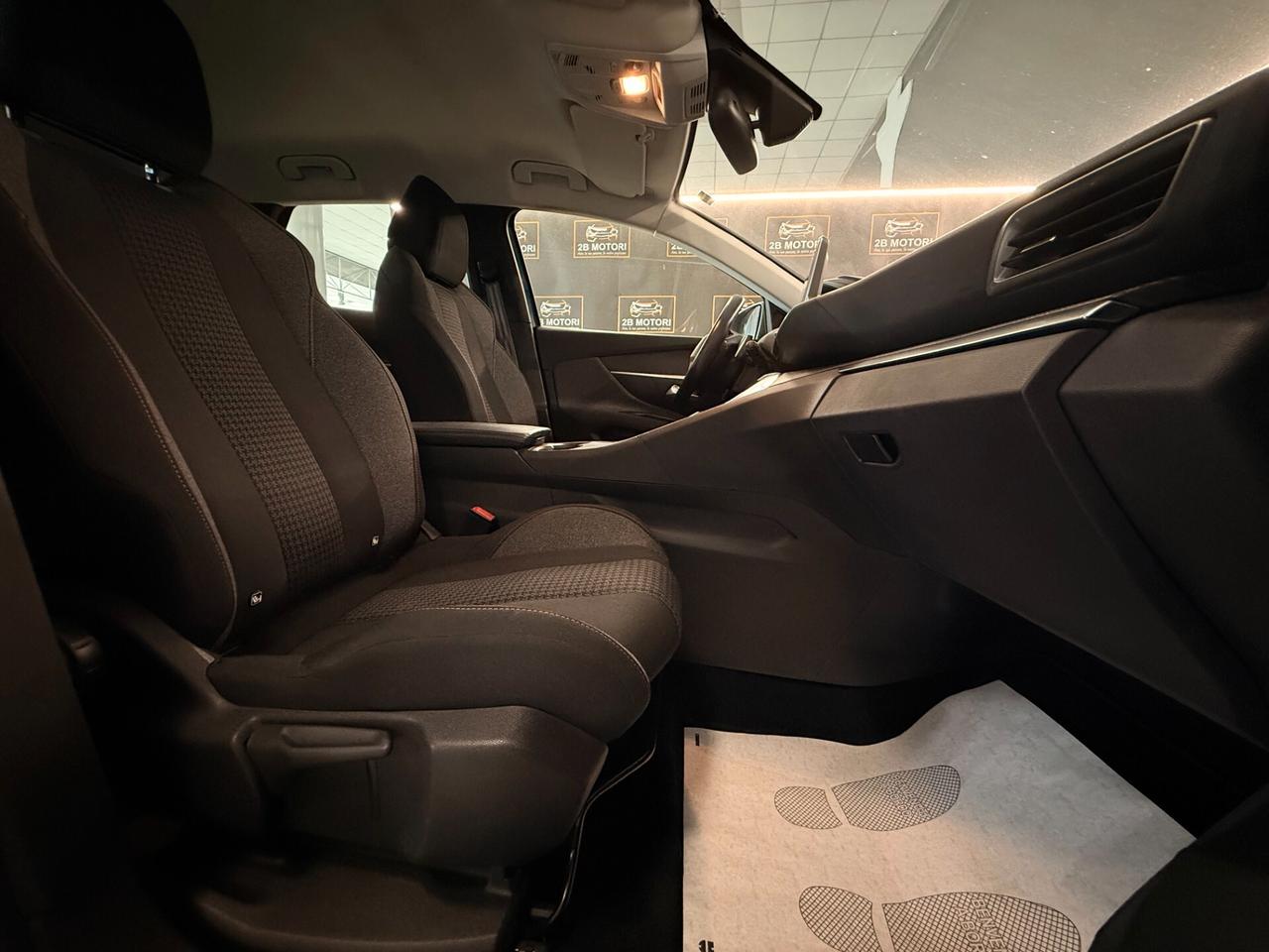 Peugeot 3008 BlueHDi 130 S&S EAT8 Allure