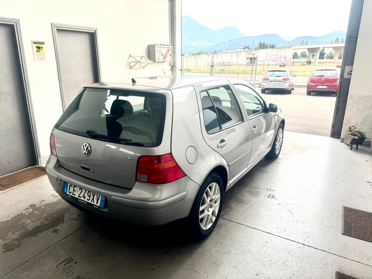 Volkswagen Golf 1.6 16V cat 5p. Highline