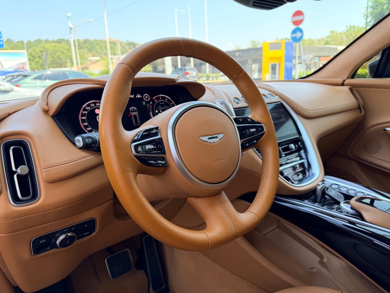Aston Martin DBX in garanzia