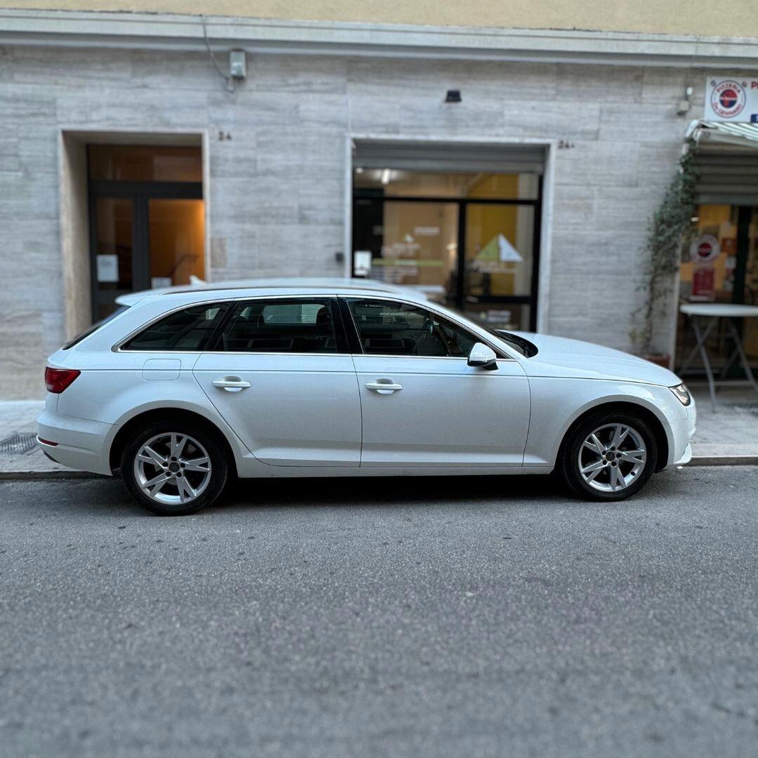 Audi A4 Avant **TUA A 230€ AL MESE**