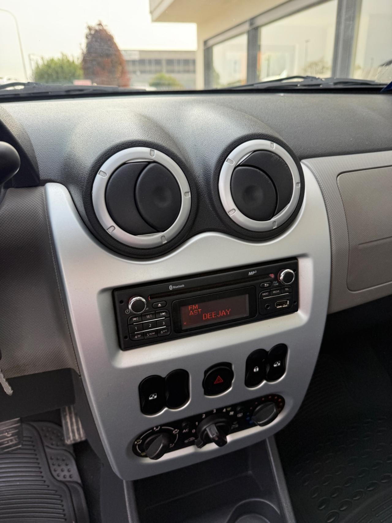 Dacia Sandero 1.2 16V GPL 75CV Embleme