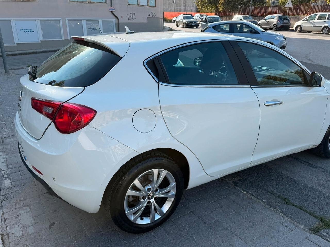 Alfa Romeo Giulietta 1.6 JTDm-2 105 CV Distinctive