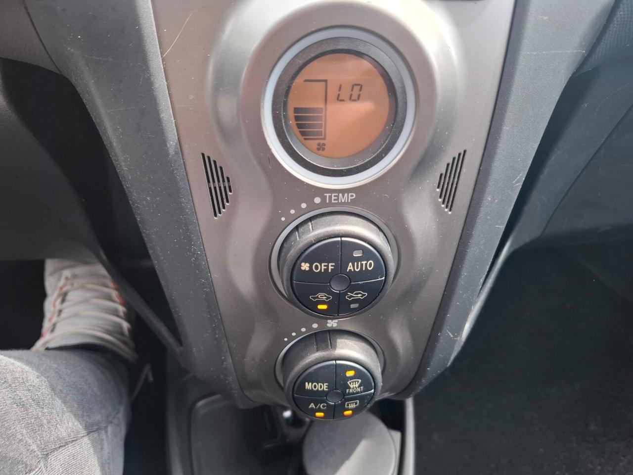 Toyota Yaris 1.0 5 porte 2011 SOLO 124.000 KM