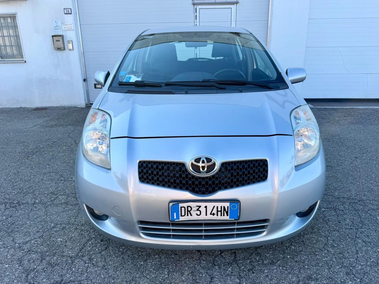 Toyota Yaris 1.3benz 2008 156.000km per neopatentati
