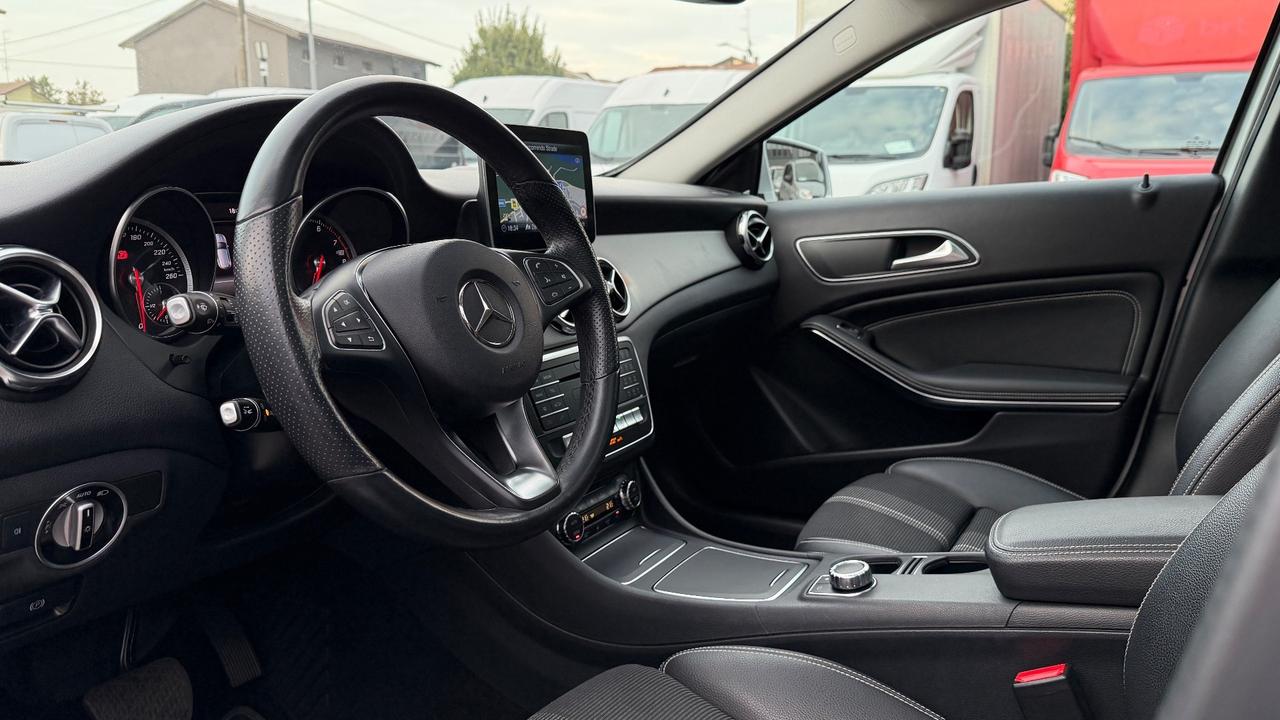 MERCEDES-BENZ GLA 180 1.6 PREMIUM AT7 122CV - FULL LED, PELLE, TETTO, NEOPATENTATI
