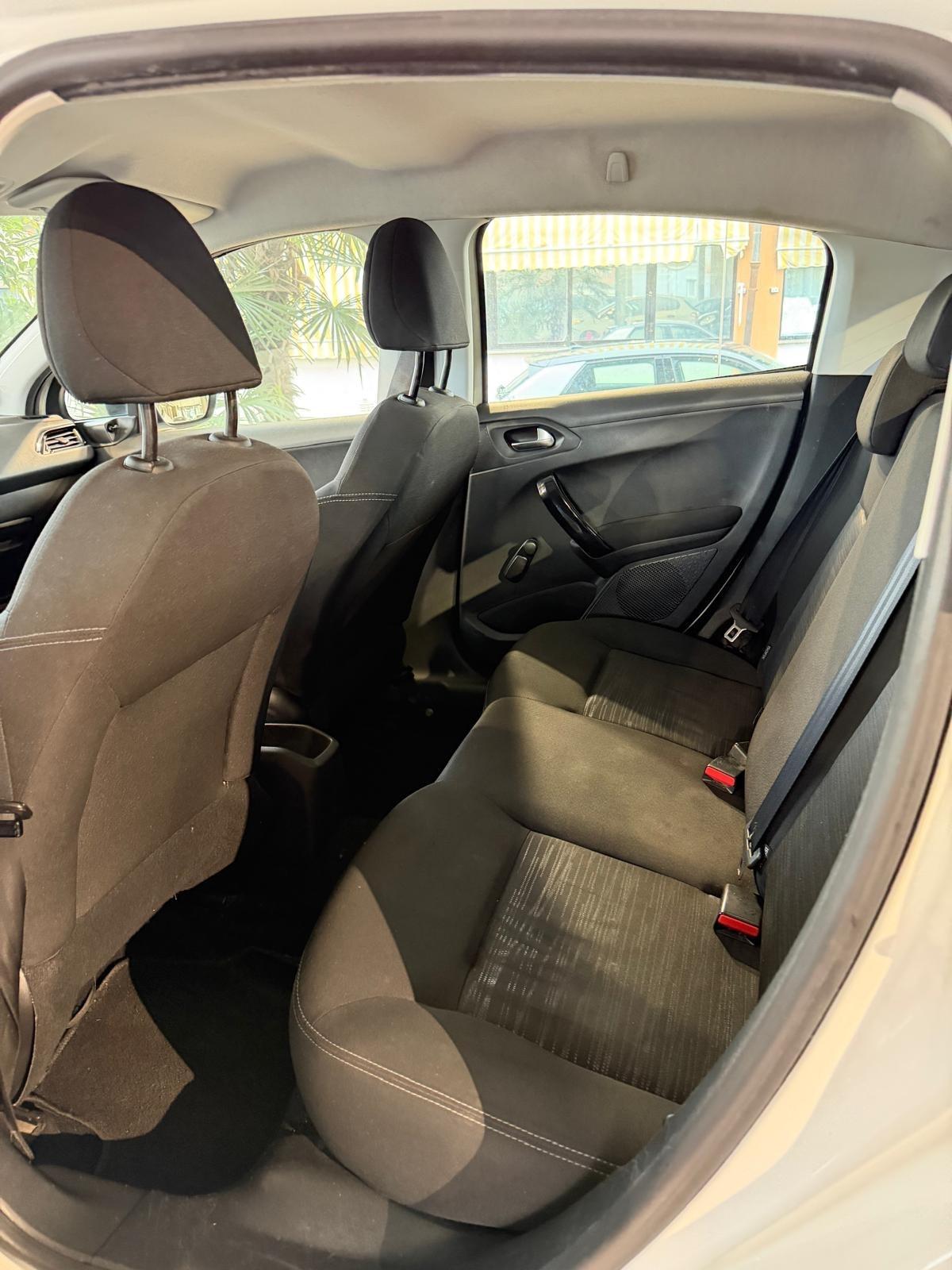 Peugeot 208 1.2 VTi 82 CV 3 porte Allure